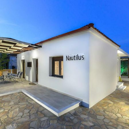 Νautilus Luxury Apartments Ierissós Buitenkant foto